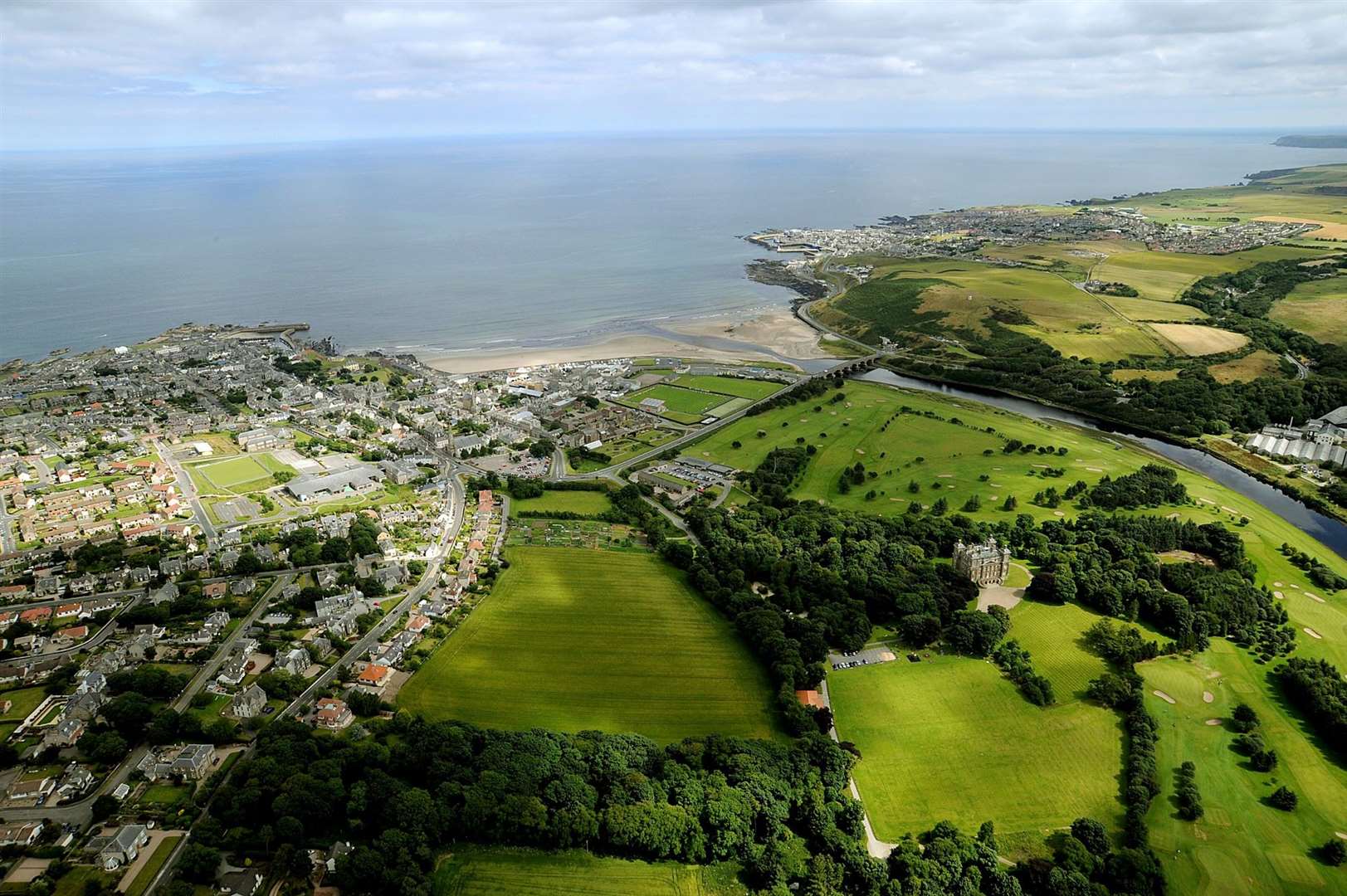 Six community projects in Banff and Macduff are sharing more than £25,000 in funding.