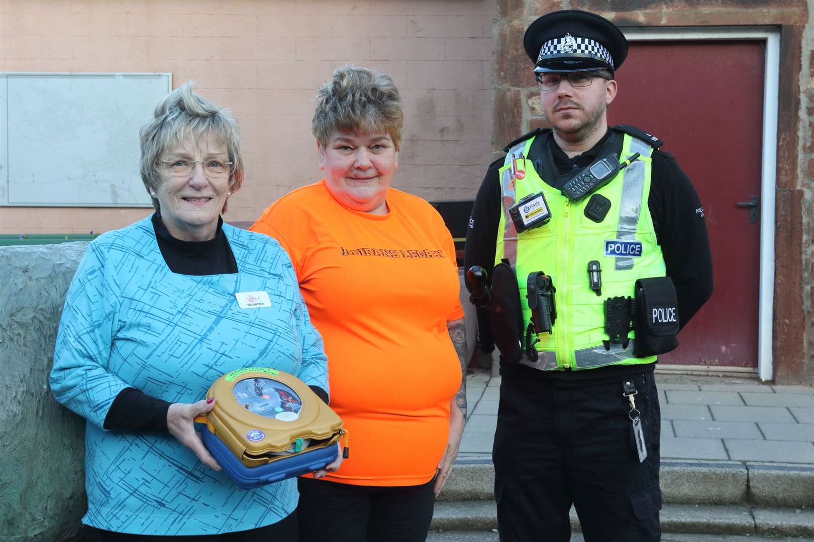 The new defib was handed over in Turriff thanks to the efforts of locals through Turriff Local Charity's shop and Keiran's Legacy. Picture: David Porter