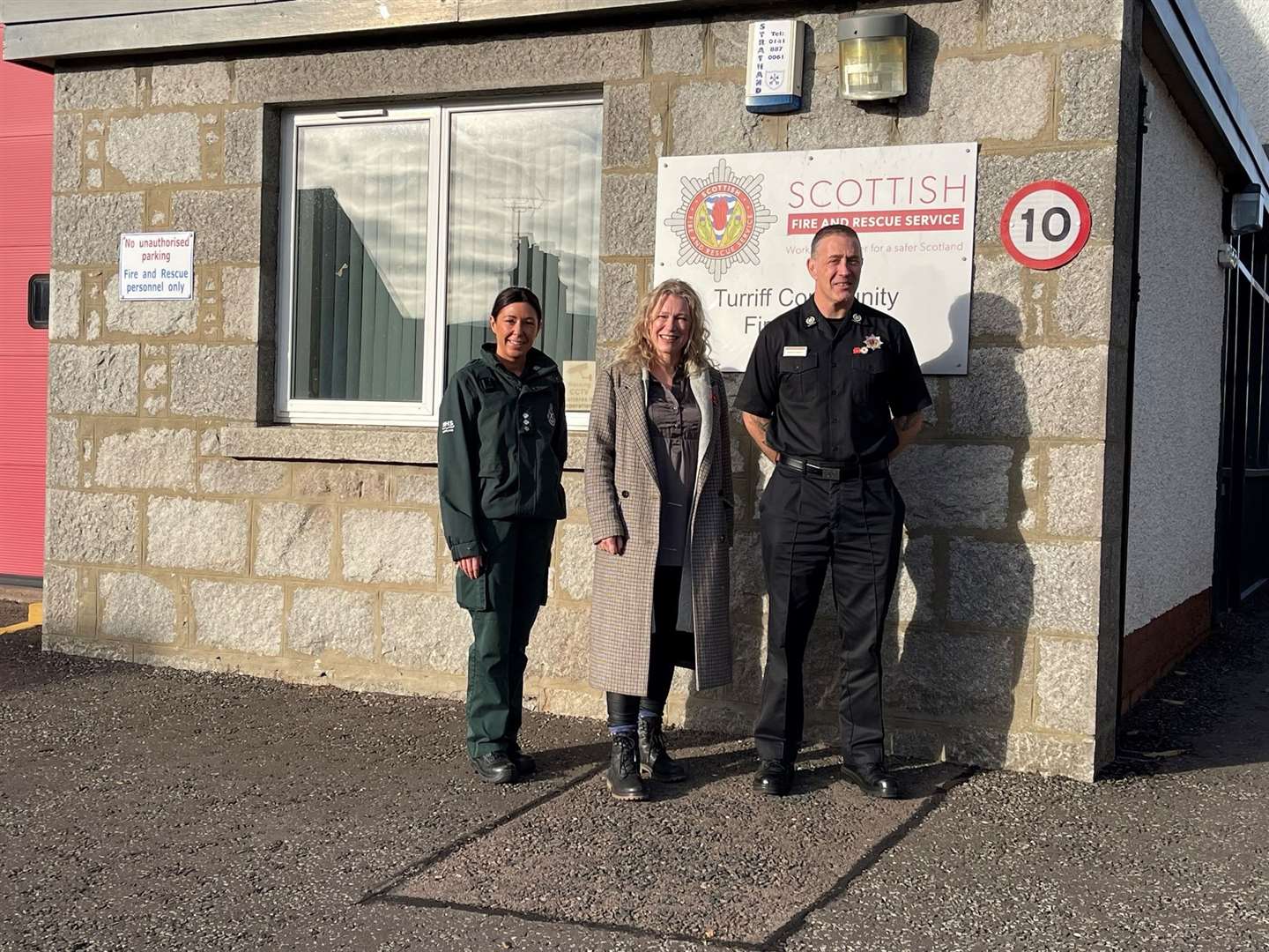 Andrew Wright Area Commander, Scottish Fire and Rescue Service and Laura Stephen of the Scottish Ambulance Service with Gillian Martin MSP.